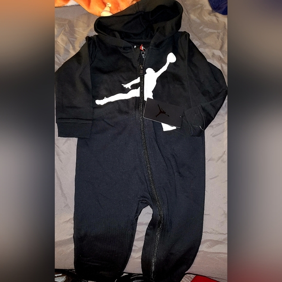 Jordan Black Kids One Piece - Picture 1 of 2